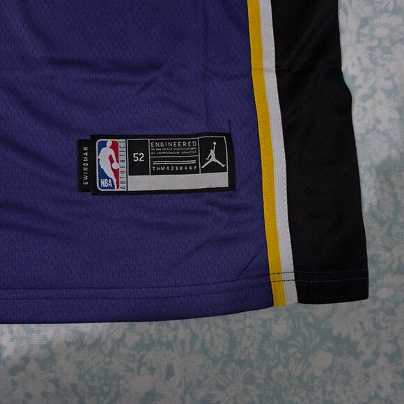 NBA Los Angeles Lakers LeBron James #23 Jersey - Picture 2 of 6